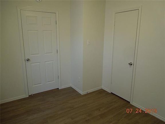 5th image of 302 E Denton Dr