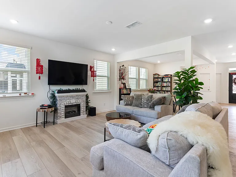 1537 Underbrush Dr — Photo 11