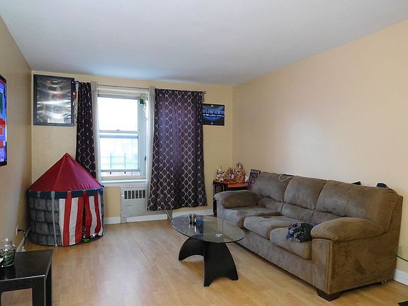 2nd image of 64-74 Saunders St #2G
