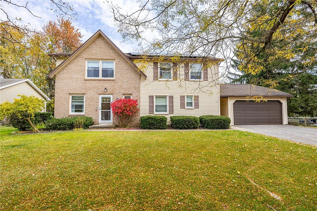2 bed, 1.5 bath, 2240 sqft, $2,400 — Photo 2