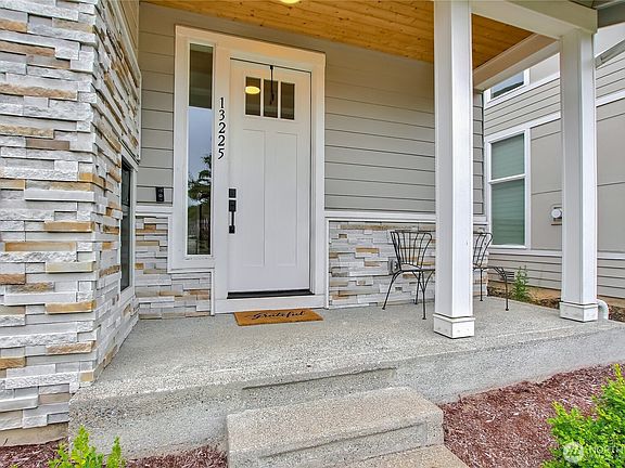 3rd image of 13225 189th Avenue E