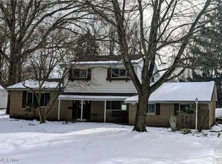 632 Center Rd, Akron, OH 44319