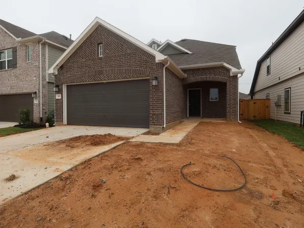 821 Village Brook Dr, Willis, TX 77378