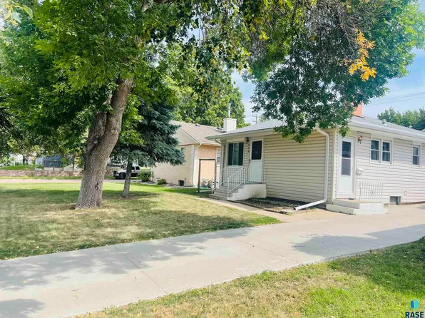 404 S Chicago Ave, Sioux Falls, SD 57103