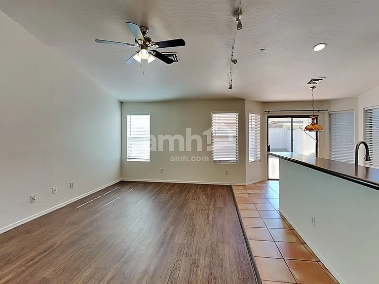 717 W Beth Dr — Photo 6