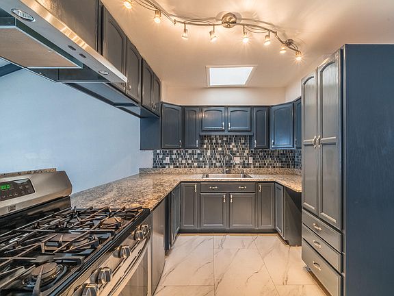 5th image of 613 Thunderbird Dr