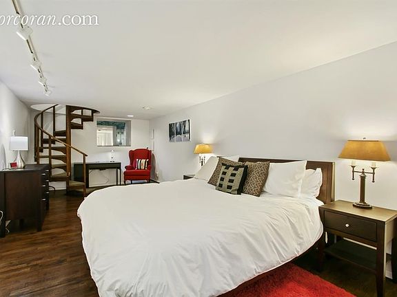 5th image of 354 W 23rd St
