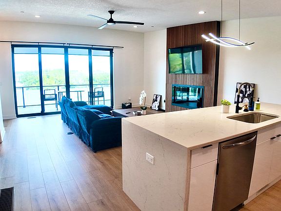 3rd image of 550 Indianola Rd #11