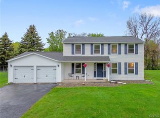 416 Mallard Dr, Camillus, NY 13031