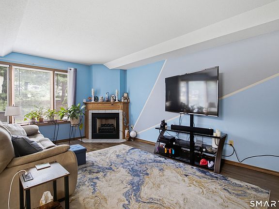 2nd image of 33 Cortland Way #33