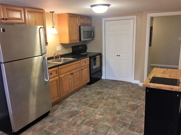 4th image of 9 Pleasant St APT A