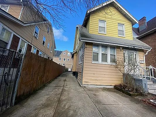 1st image of 8307 Pettit Ave