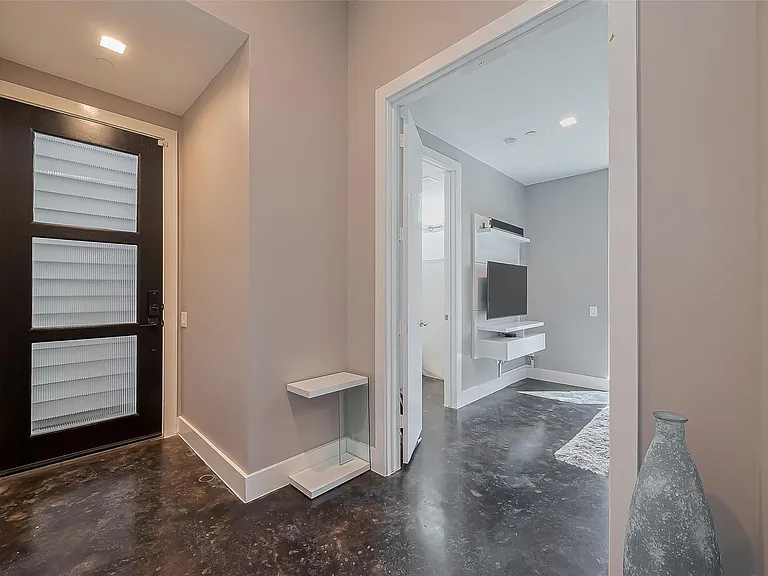 5919 E Post Oak Ln — Photo 6