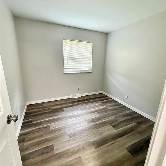 103 E 7th St #1 — Photo 12