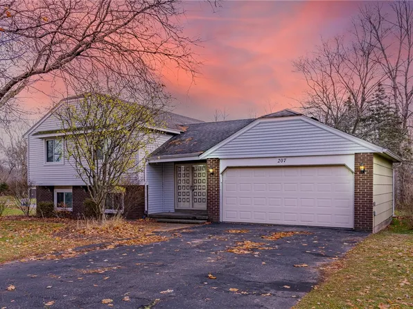 207 Darla Dr, Brockport, NY 14420