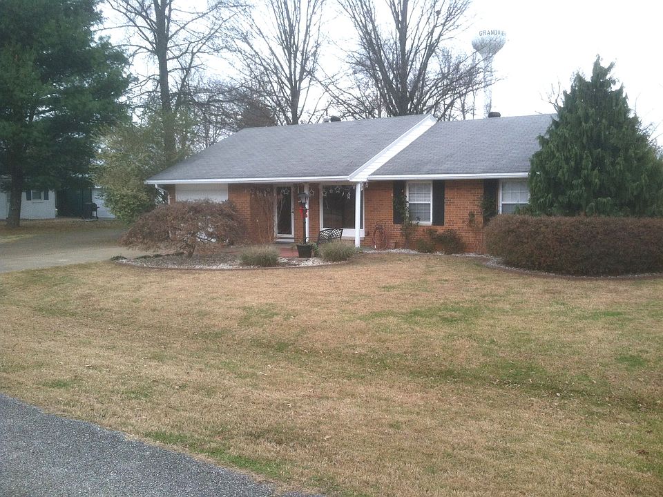 1st image of 115 N Evergreen Dr