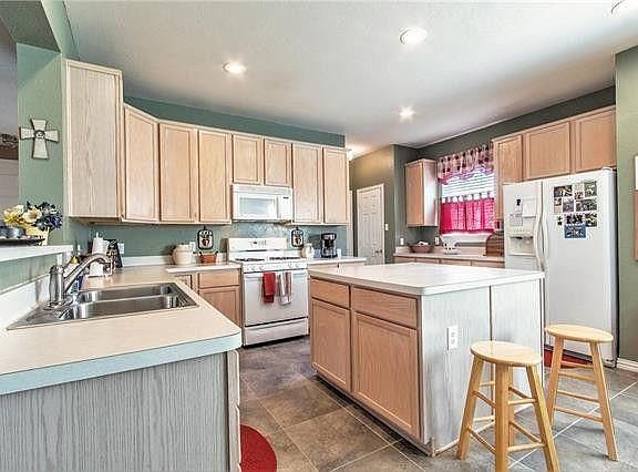 3rd image of 6401 Richmond Ct