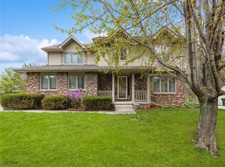 6151 Oakwood Dr, Urbandale, IA 50322