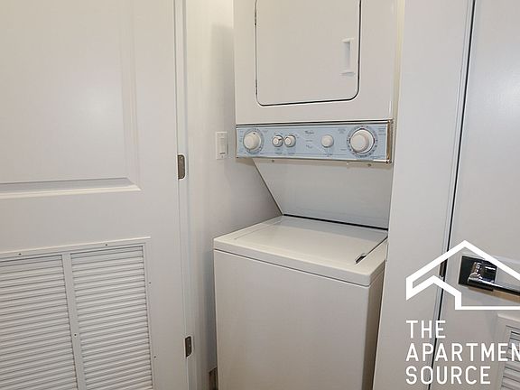 5th image of 3909 N Janssen Ave #3