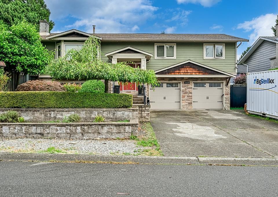 1st image of 11779 64b Ave