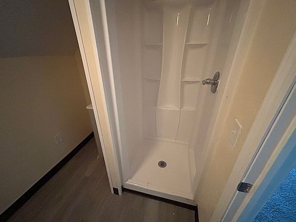 4th image of 2990 E 130th St #Up