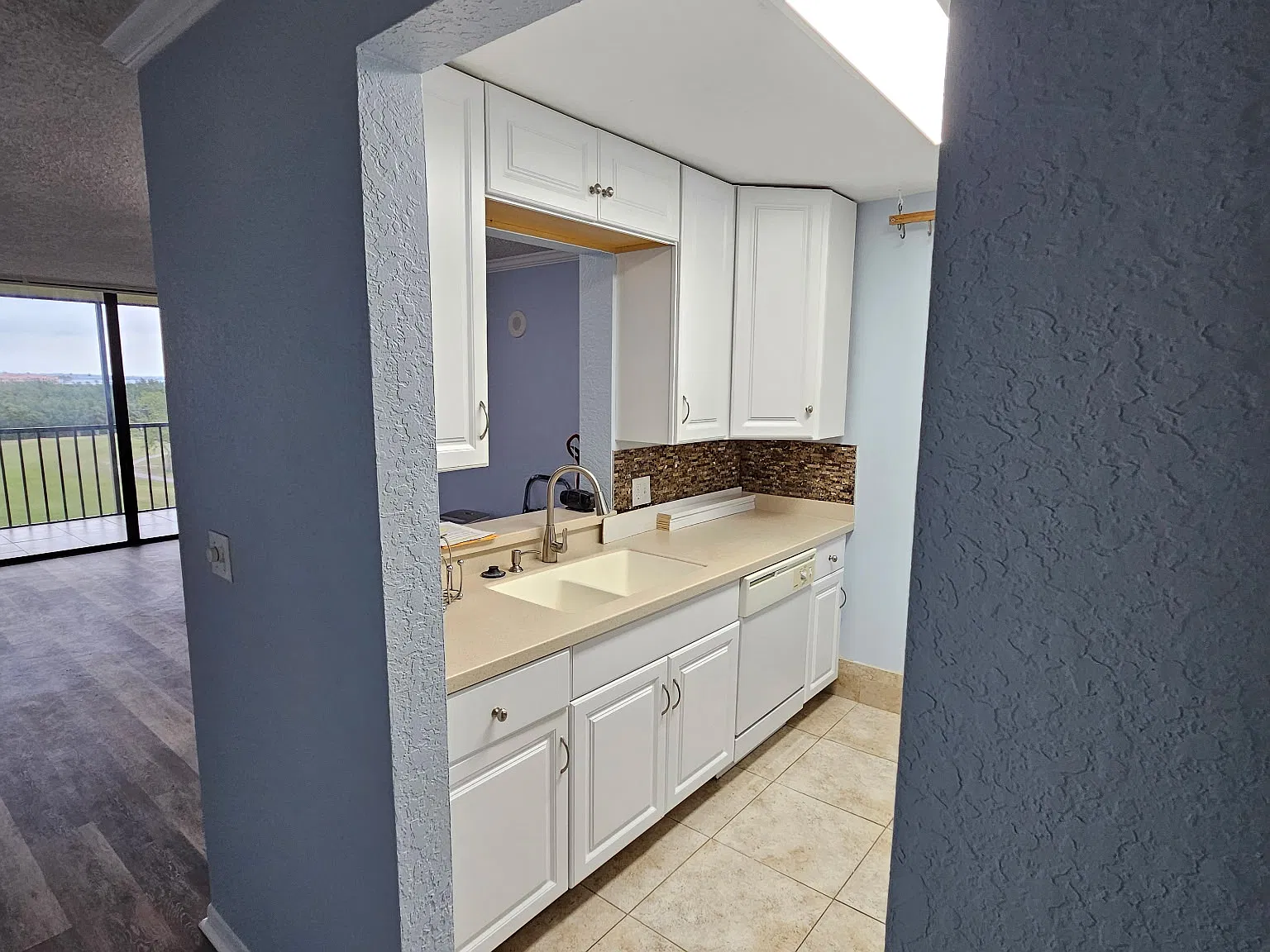 3 bed, 1065 sqft, $2,000 — Photo 2