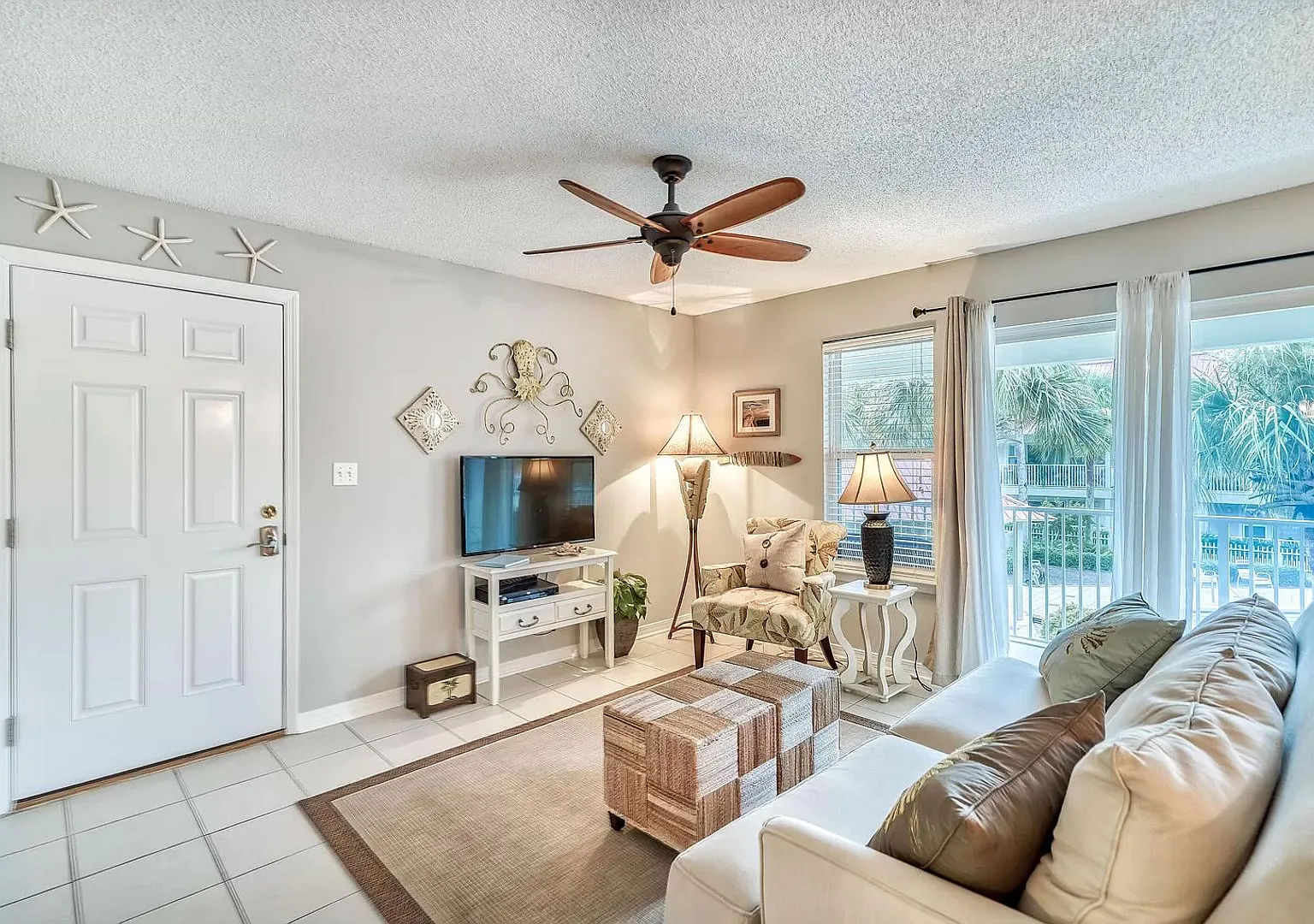1 br condo on 30a. New remodeled & furnishings. Walking distance to everything! — Photo 3