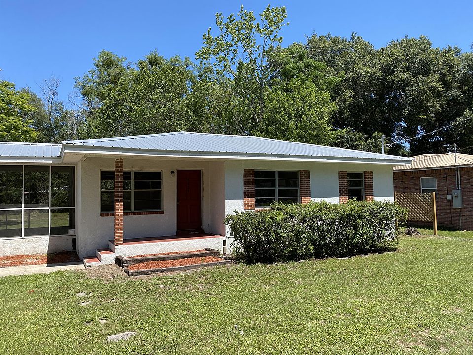 1st image of 2624 Silver Lake Dr