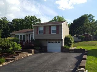 905 Key West Dr, Pittsburgh, PA 15239