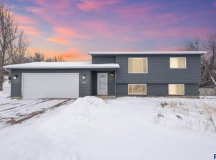 1001 N Homestead Cir, Sioux Falls, SD 57103