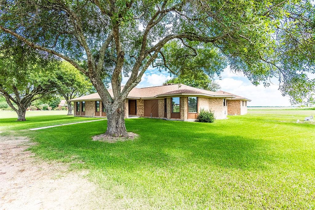 1542 Fm 1300 Rd, El Campo, TX 77437 | Zillow