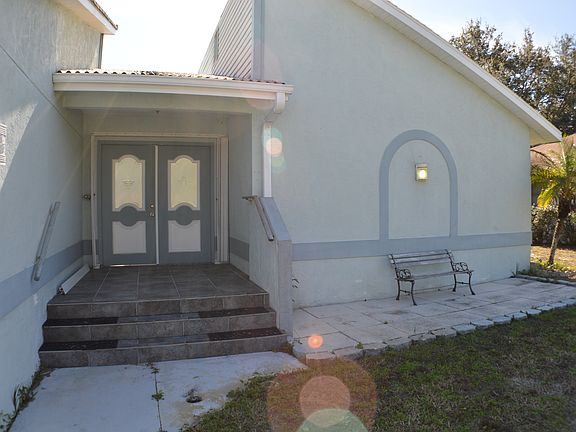 5th image of 1501 Crest Dr