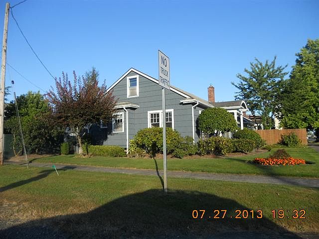 2nd image of 522 SW Cascade Ave