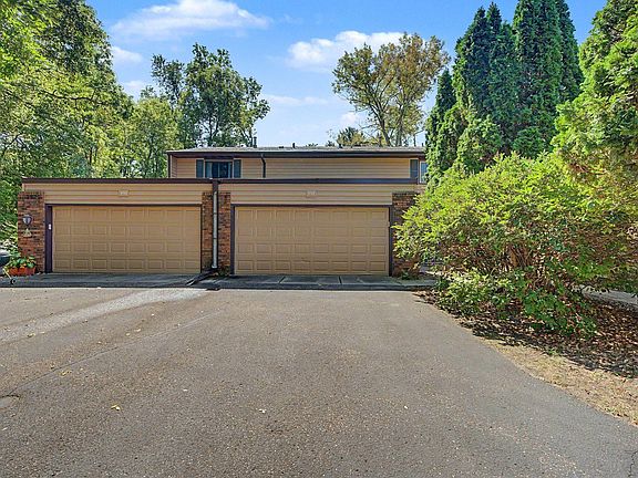 2nd image of 4749 Spring Cir