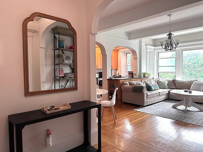 1080 Beacon St #3C — Photo 2
