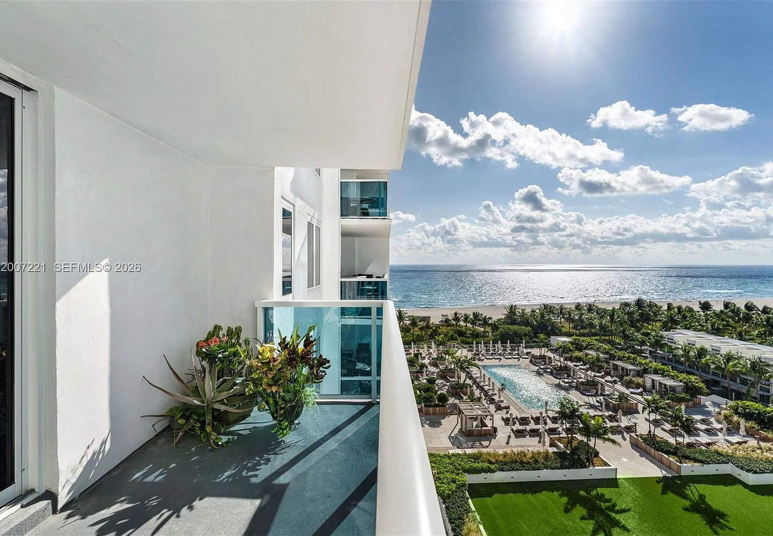 Roney Palace Condo — Photo 1
