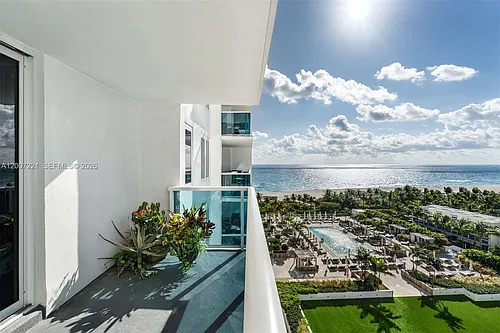 2301 Collins Ave Photo 1