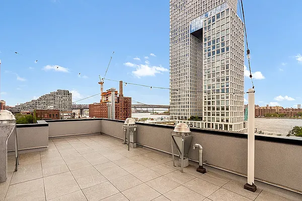 Rented by SERHANT. | media 15