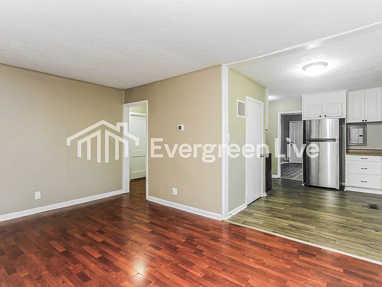 511 S Graham Ave — Photo 7