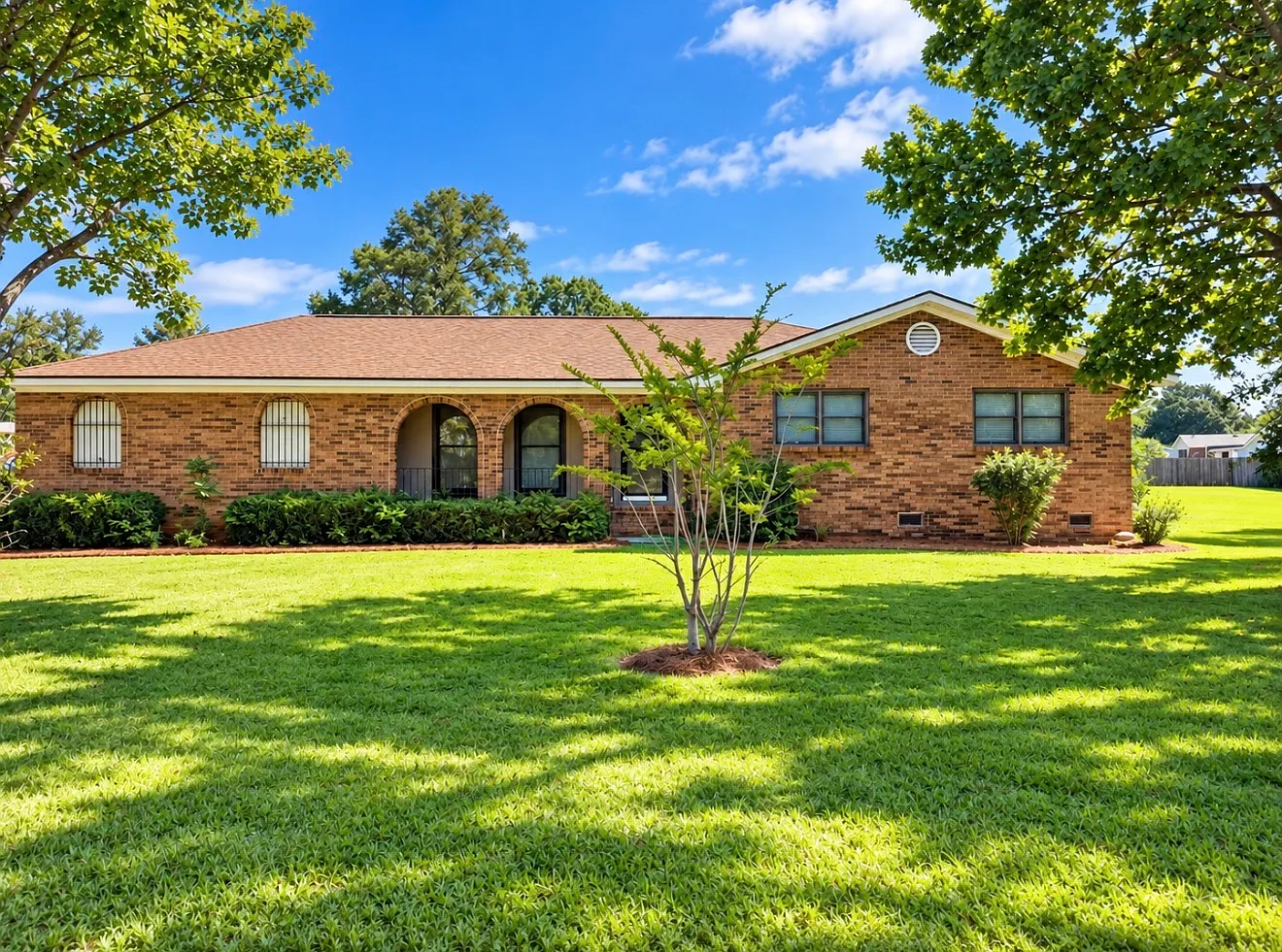 4 bed, 1966 sqft, $1,975 — Photo 1