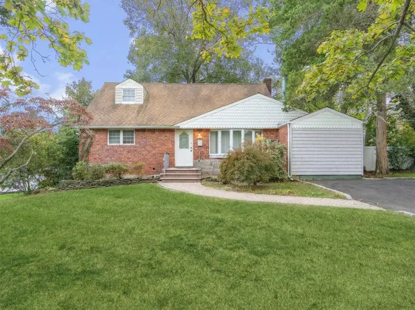 16 Blackman Street, Smithtown, NY 11787