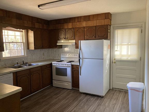 3rd image of 1704 Poinsett Dr #A