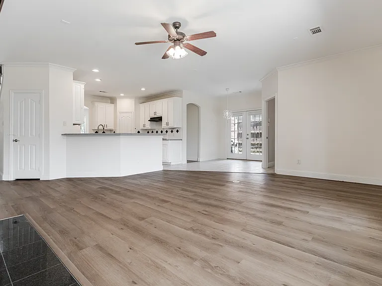 5601 Glenview Ln — Photo 10