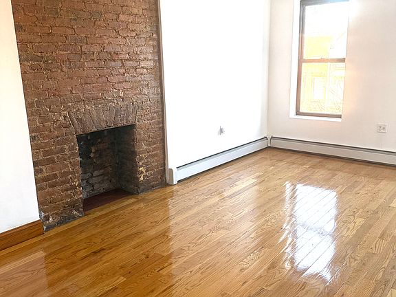 3rd image of 220 Van Buren St APT 3