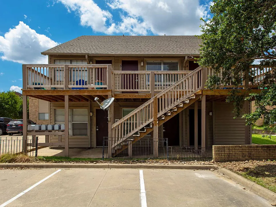 304 Tauber St #3