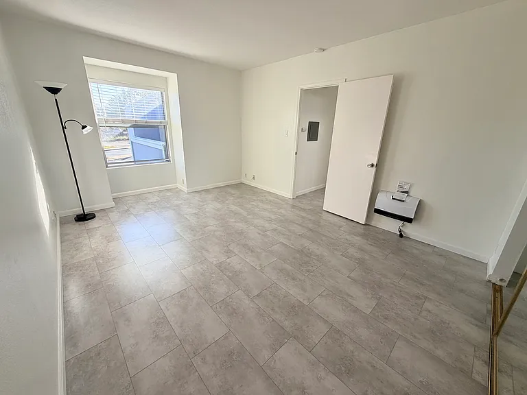 952 Mission Rd — Photo 11