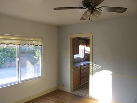4th image of 242 Maxwell Ave