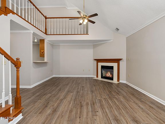 3rd image of 3711 Apple Grove Cir