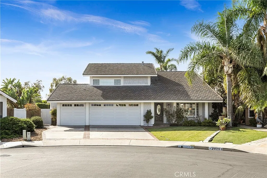 4 bed, 2.5 bath, 1932 sqft, $5,900 — Photo 1