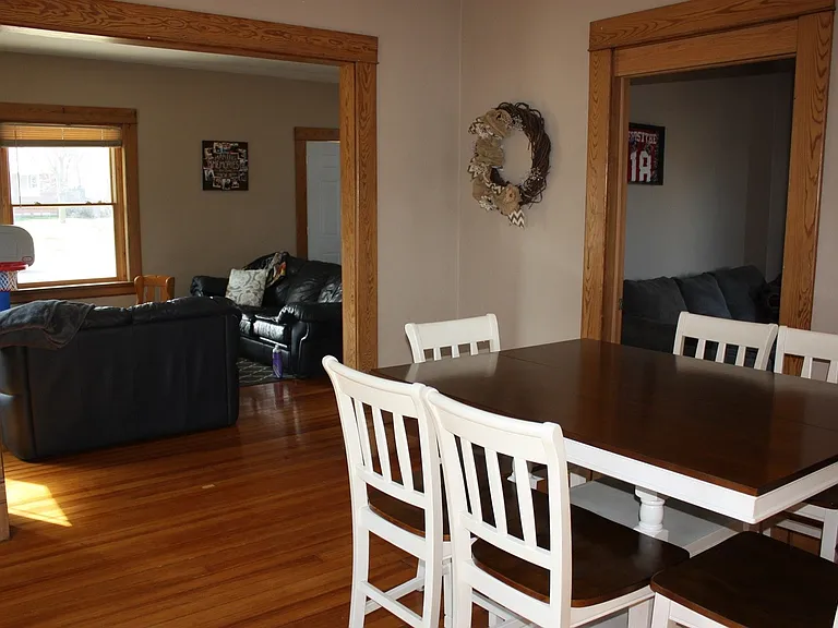 506 Broadway St — Photo 4